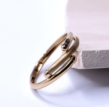 ¿Cómo ajustar un anillo que queda grande?