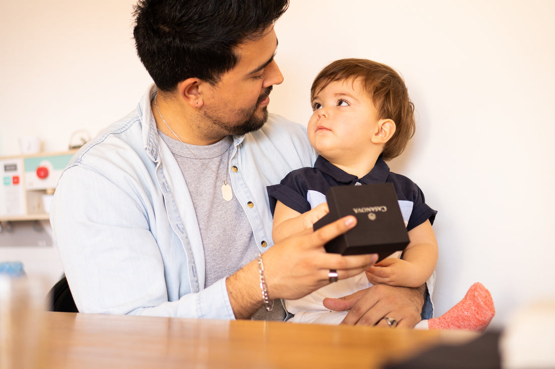 Un padre lo merece todo: joyas para regalar en su día