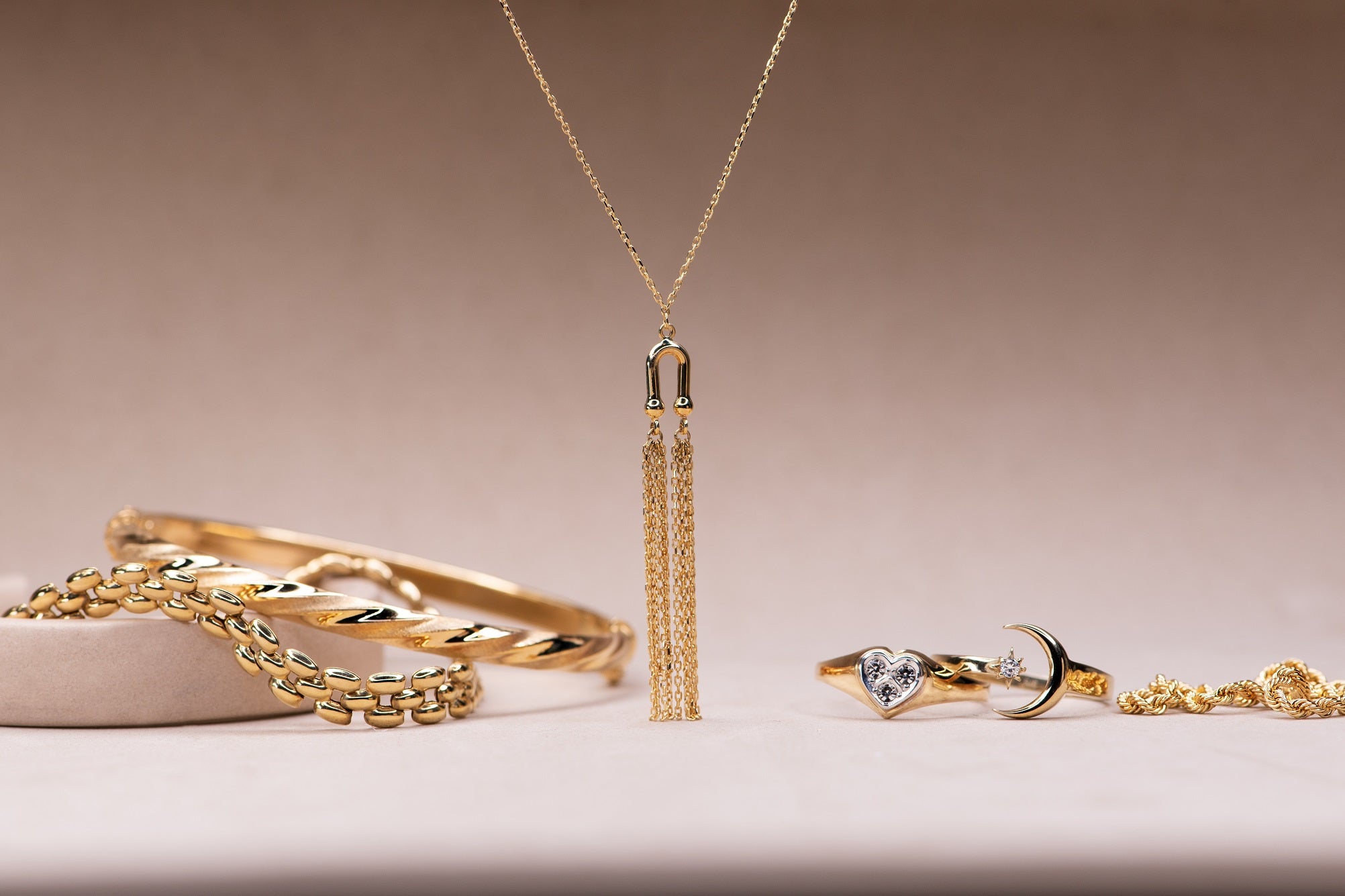 Así puedes crear los mejores conjuntos con tus joyas de oro