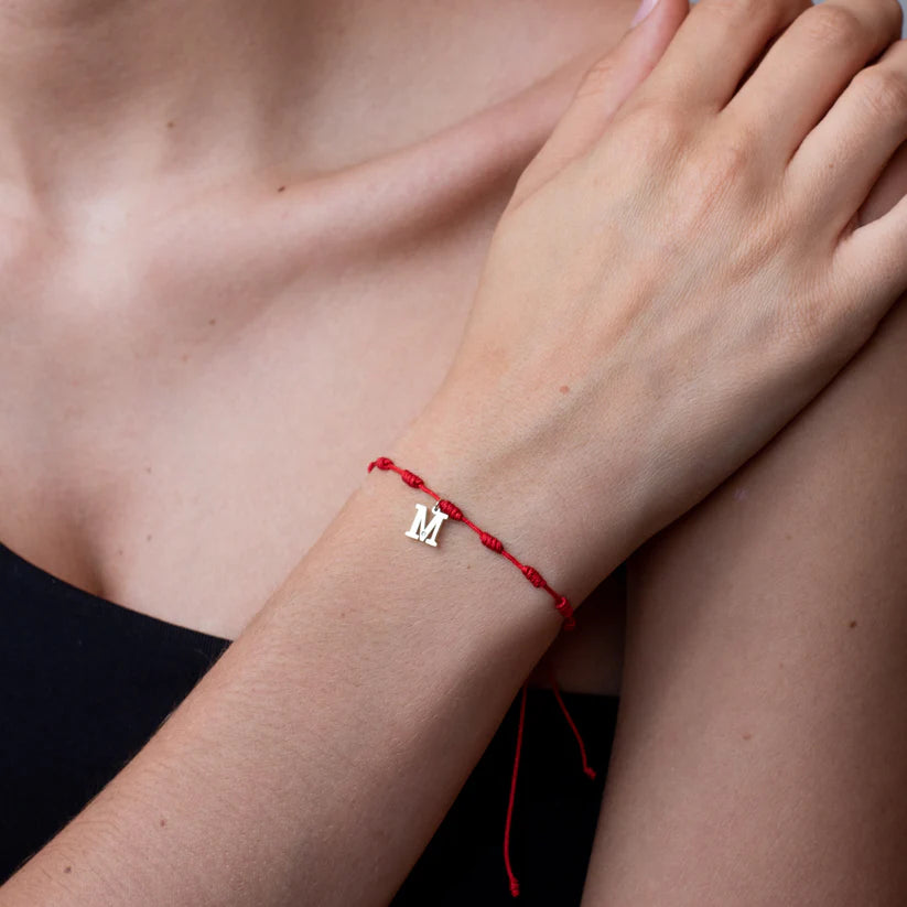 Descubre el auténtico significado de la pulsera roja de 7 nudos