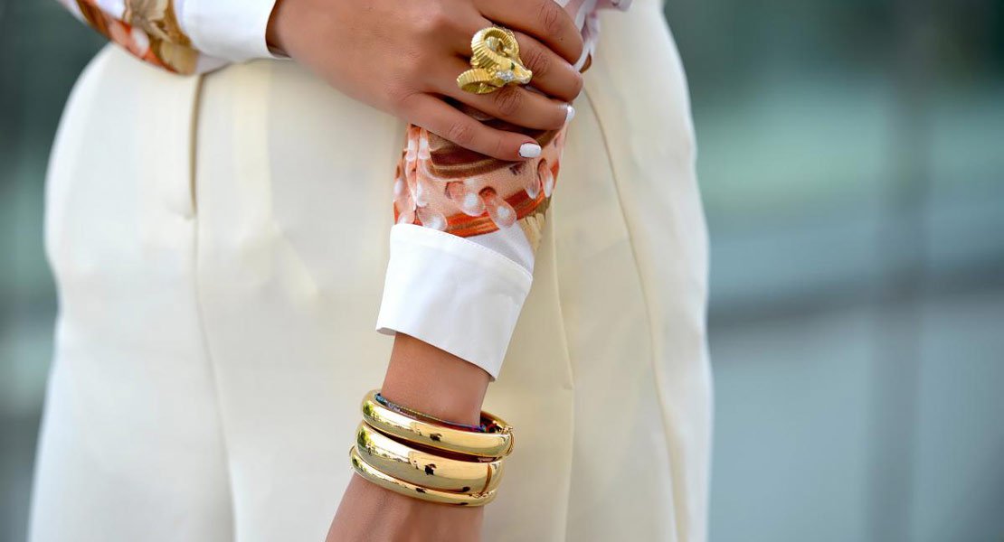 La combinación perfecta entre el color de tus joyas y tu vestido