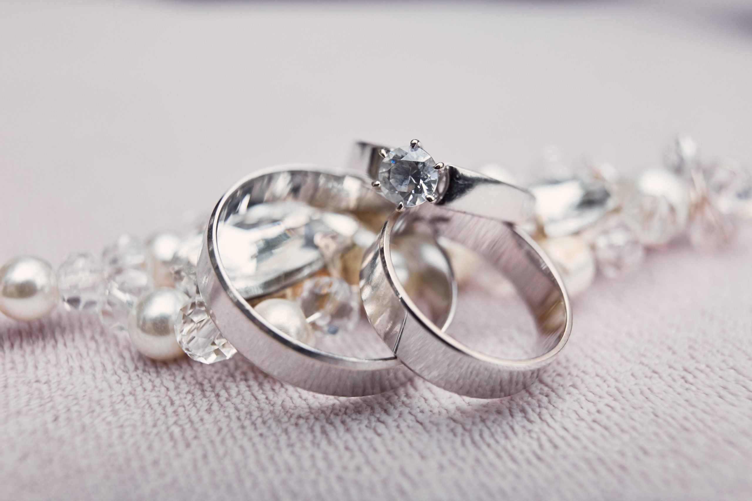 7 joyas que han llevado la realeza y famosos que puedes encontrar en Fina García