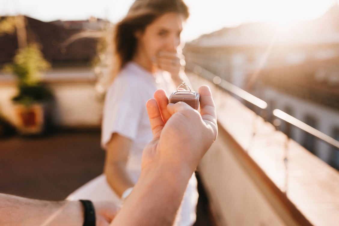 Las mejores propuestas para entregar tu anillo de compromiso