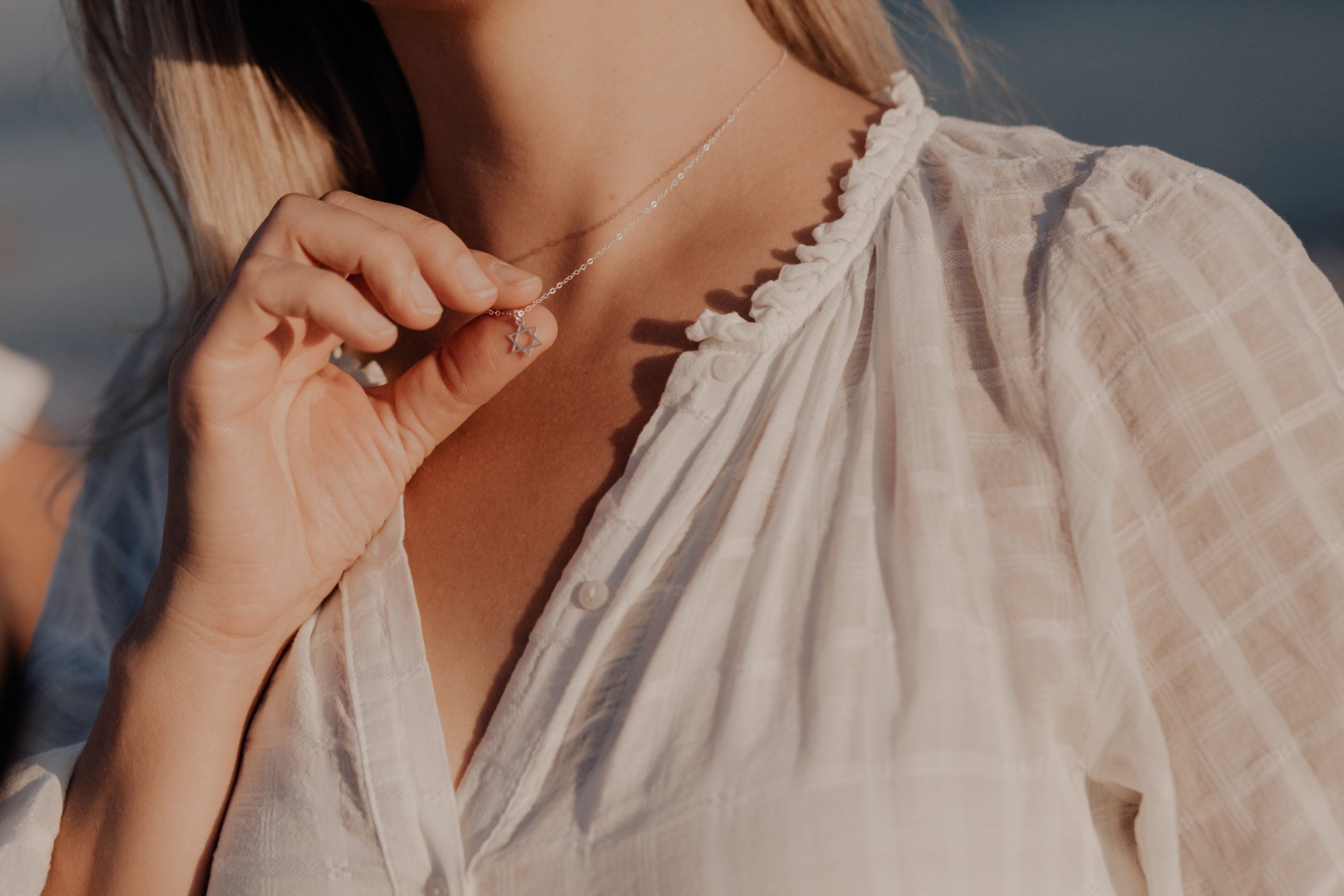 ¿Qué collar es más ideal según el tipo de escote que llevemos?
