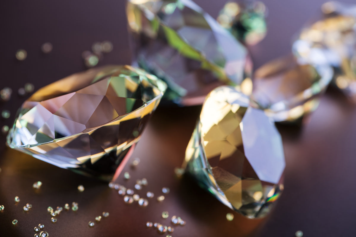 ¿Cuáles son las proporciones perfectas de la talla del diamante creado para obtener el máximo brillo?
