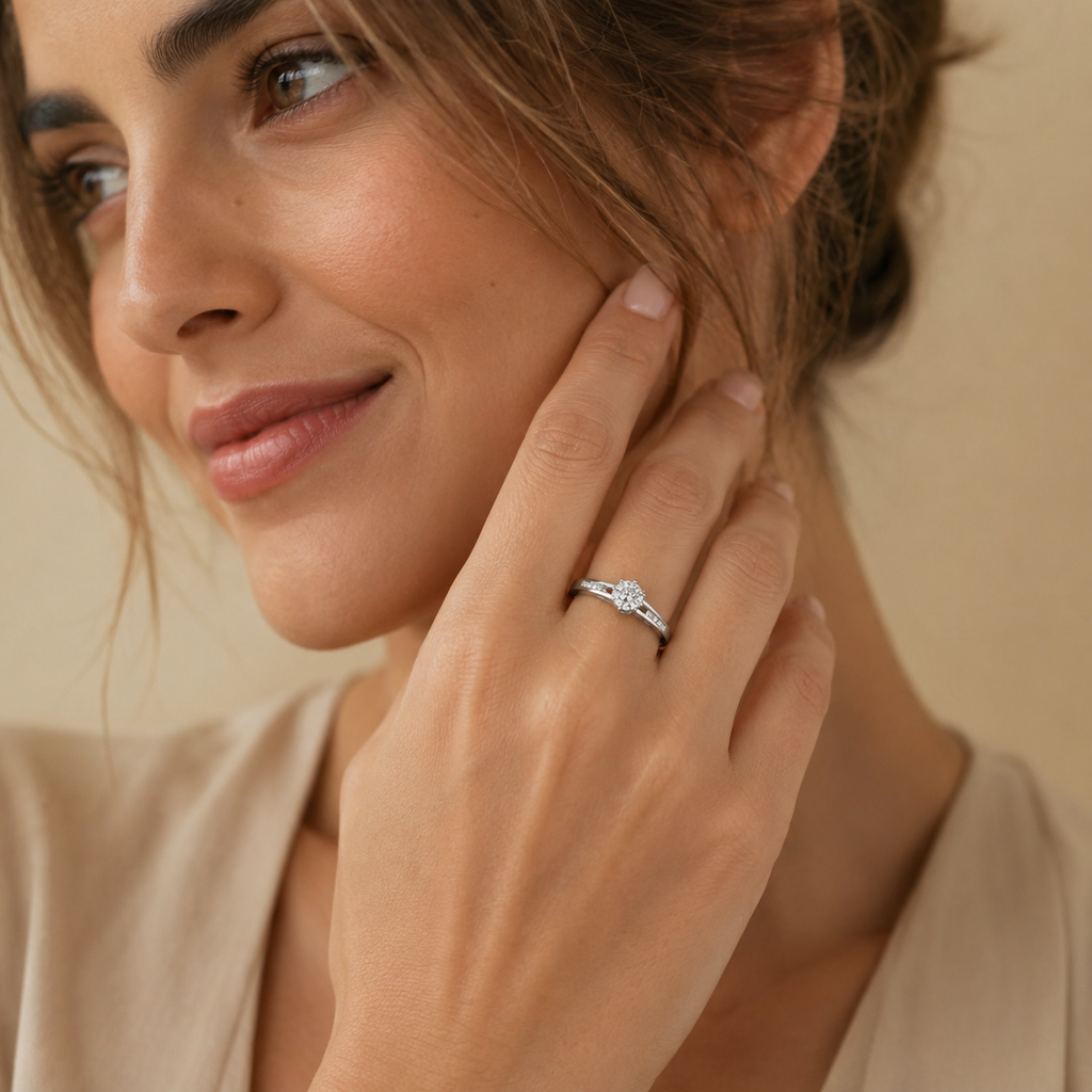 Anillo Americano Queen de Oro Blanco 18K con Diamantes