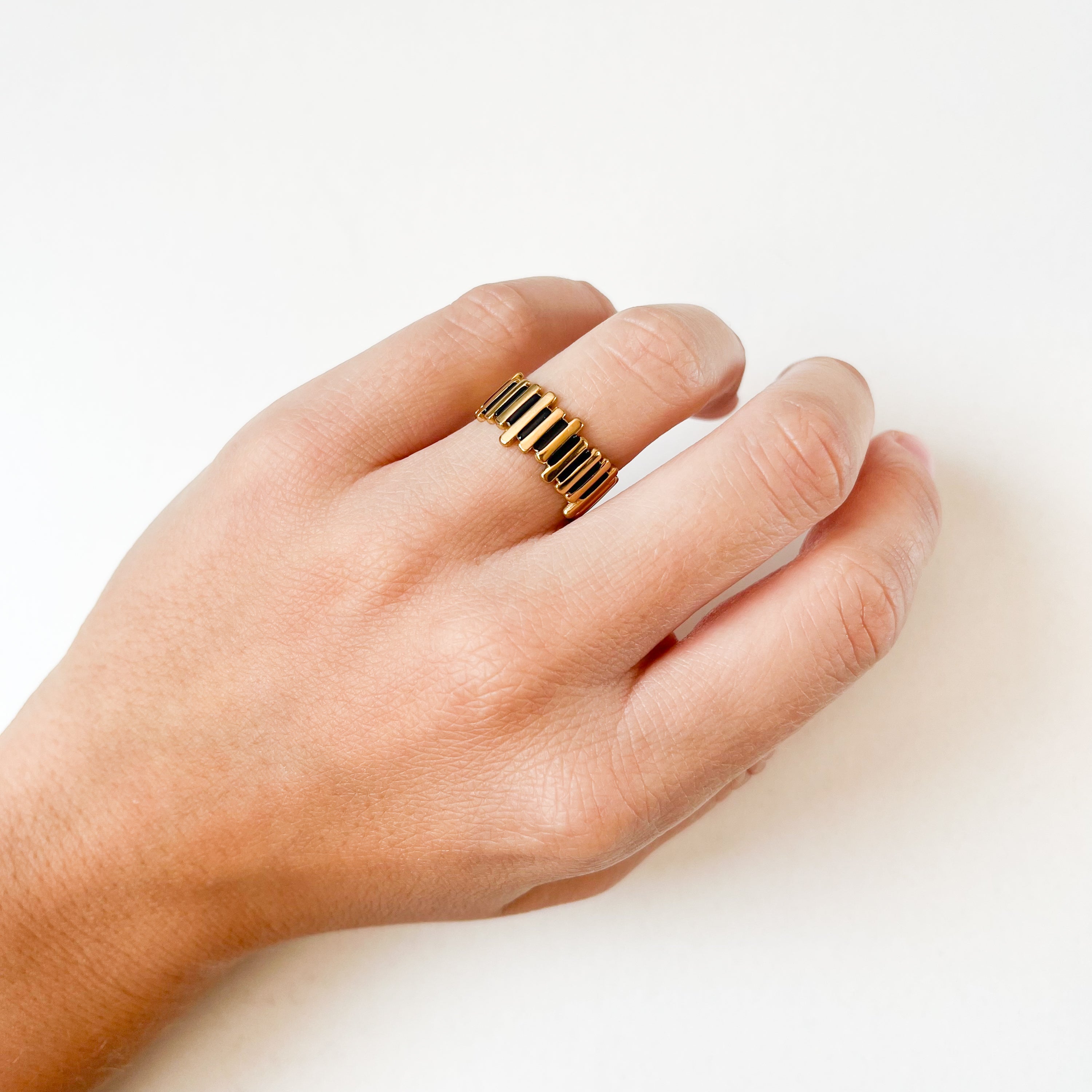 Anillo de Acero Inoxidable con Barras de Nácar