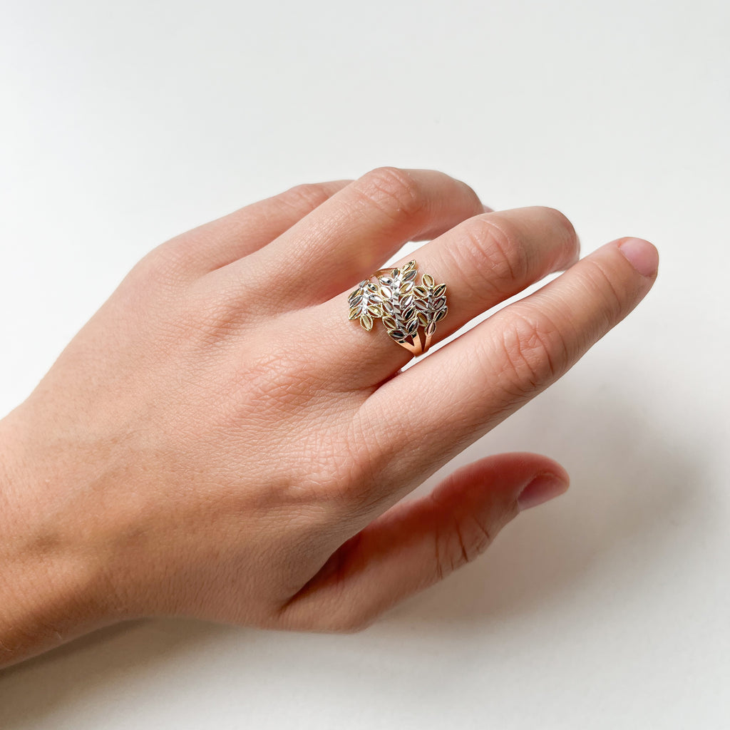 Anillo Ancho Hojas Satinadas Oro Bicolor 9 Kilates