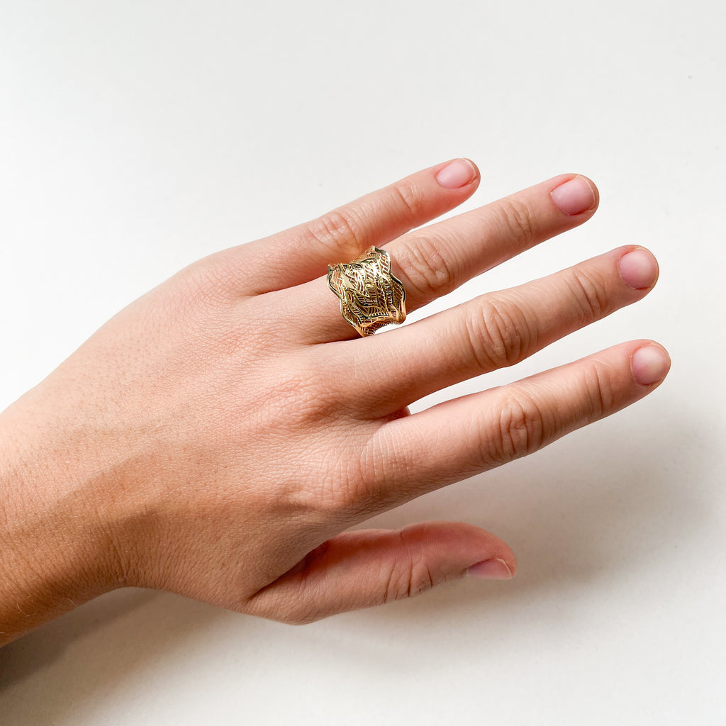 Anillo Ancho de Oro de 9 Quilates con Filigrana