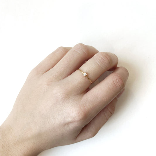 Anillo Solitario Cuadrado Bisel con Circonita en Oro Amarillo 9 Kilates