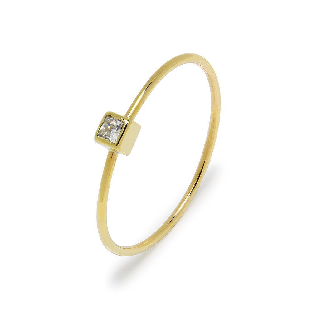 Conjunto Maia Pendientes, Anillo, Cadena y Colgante Comunión en Oro Amarillo 9 Kilates