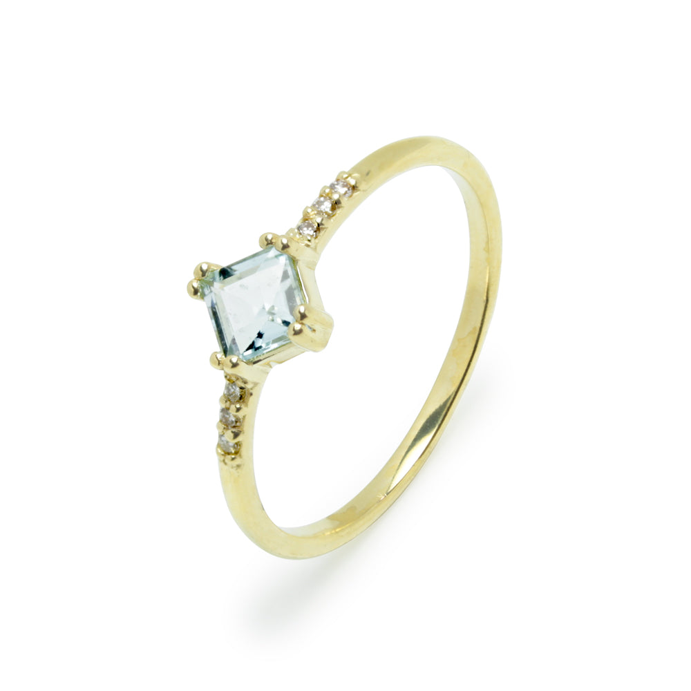 Anillo Saori con Topacio Azul y Diamantes en Oro Amarillo 9 Kilates