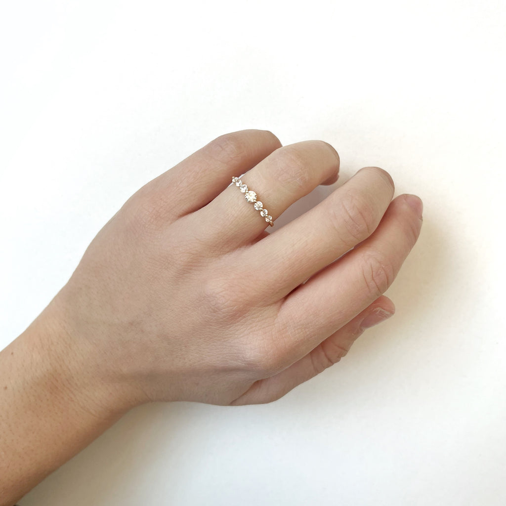 Anillo de Oro de 9 Quilates con Circonitas