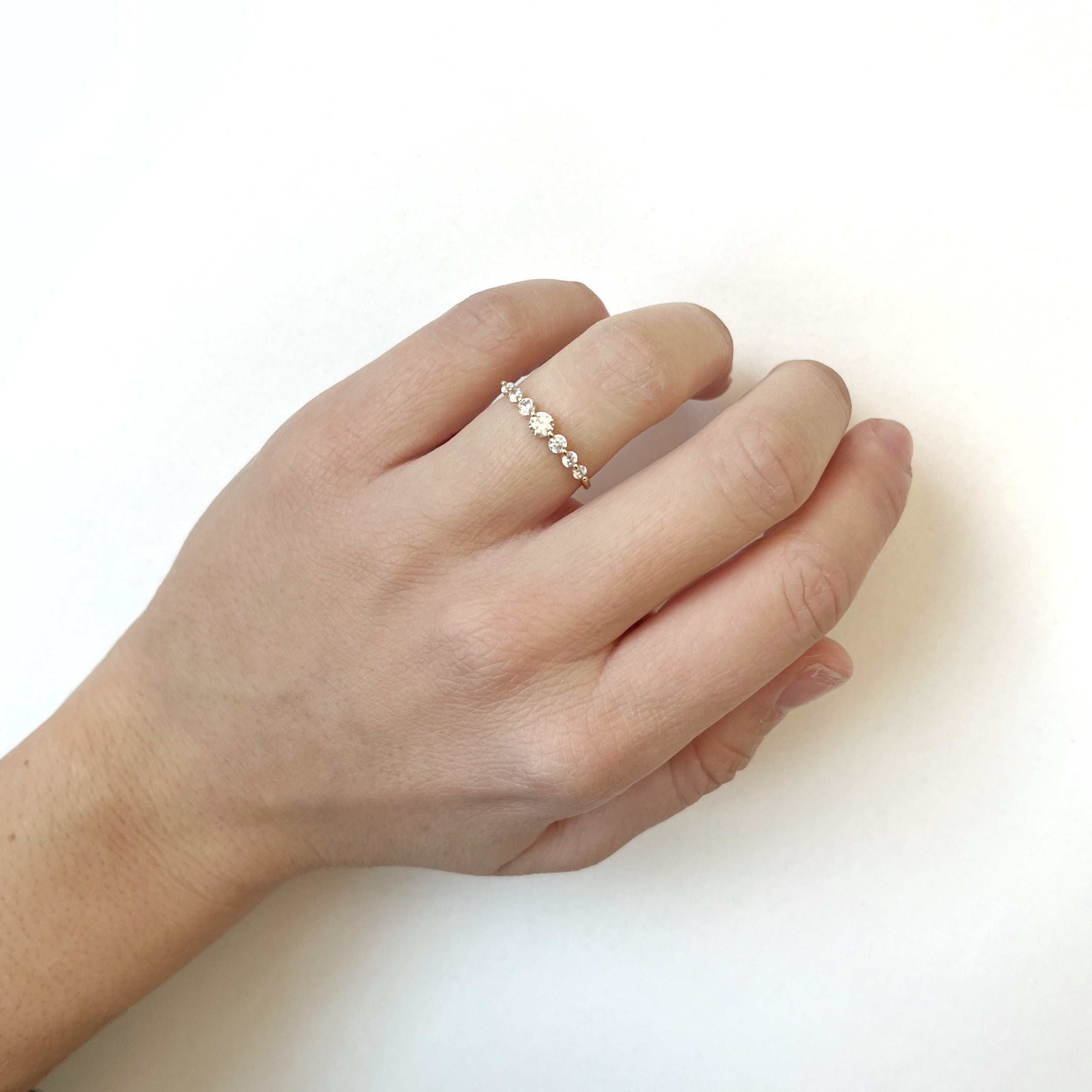 Anillo de Oro de 9 Quilates con Circonitas