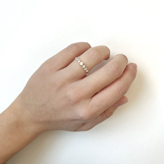 Anillo Media Alianza Circonitas Redondas en Oro Amarillo 9 kilates