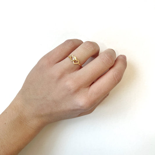 Anillo 2 Corazones Entrelazados en Oro Amarillo 9 Kilates