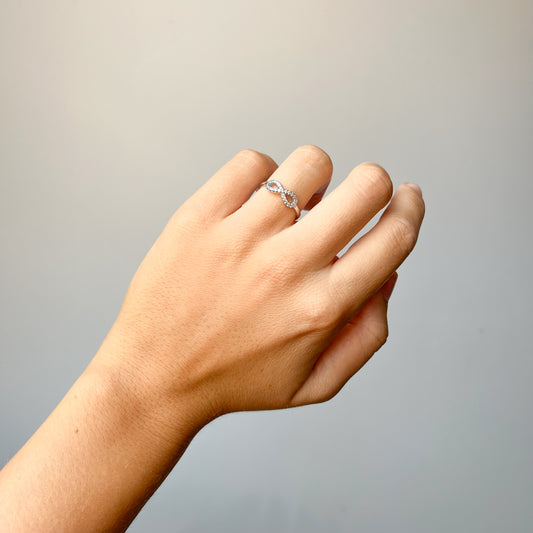 Anillo Infinito con Circonitas en Plata