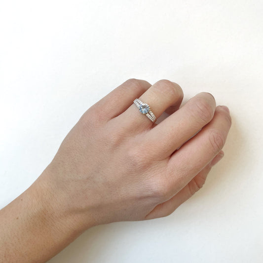 Anillo Solitario Americano con Circonita Turmalina Paraiba en Oro Amarillo 9 Kilates