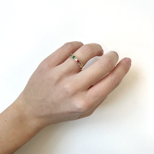 Anillo Itziar con Piedras Redondas Circonitas de Colores en Oro Amarillo 9 Kilates