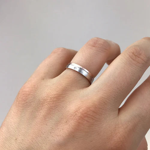 Alianza de Boda Nue en Oro Bicolor Scotch Pulido de 4 mm con Diamante