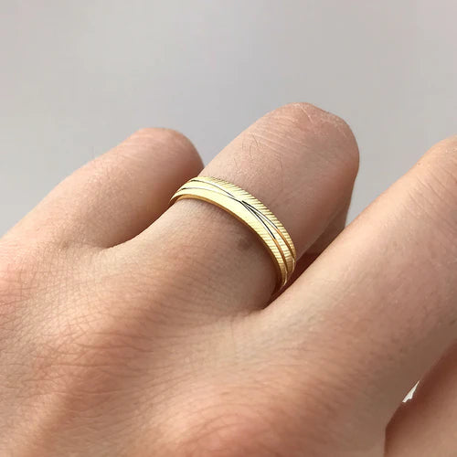 Pareja de Alianzas de Boda Eth Facetado Pulido en Oro Amarillo