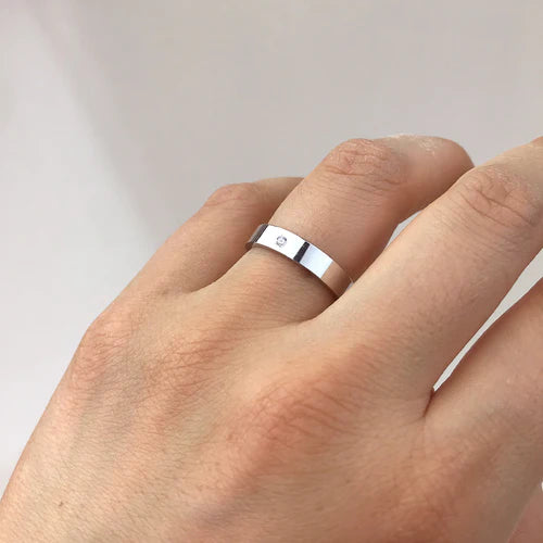 Alianza de Boda Atum en Oro Blanco Pulido de 4 mm con Diamante