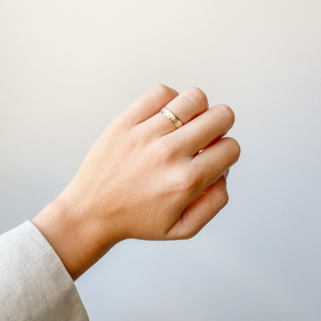 Alianza de Boda Facetada de 4 mm