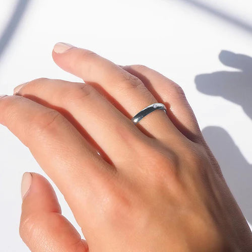 Alianza de Boda Media Caña en Oro Blanco Pulido de 3 mm con Diamante