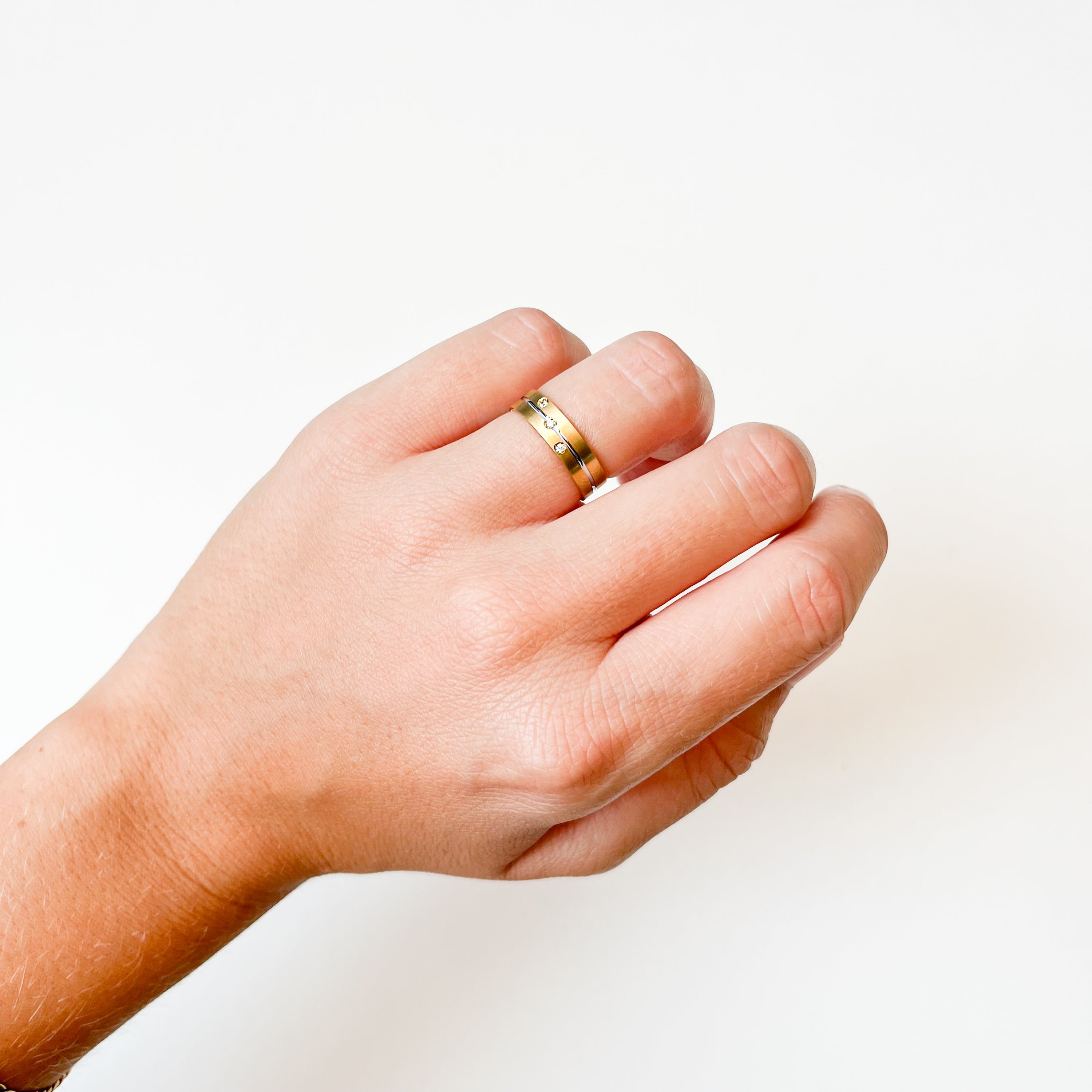 Alianza de Boda de Oro Bicolor con Diamantes