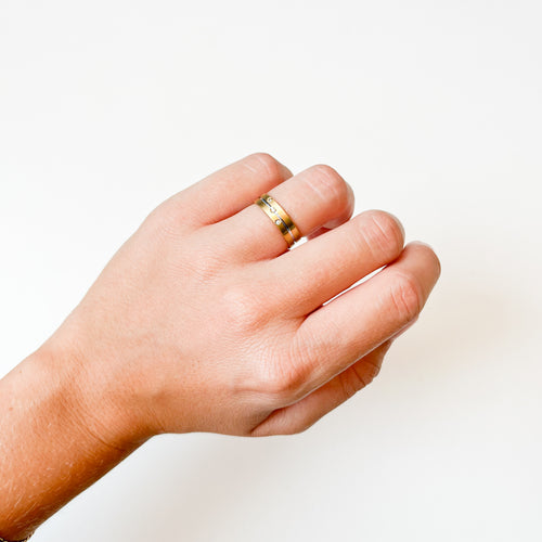 Alianza de Boda Rim con 3 Diamantes en Oro Bicolor