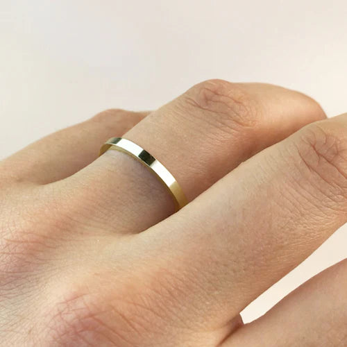 Alianza de Boda Recta en Oro Amarillo Pulido de 2 mm