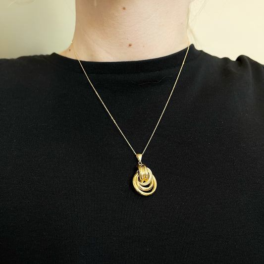 Colgante Nudo en Oro Amarillo 9 Kilates