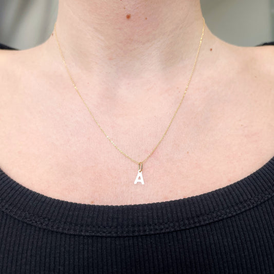 Colgante Inicial en Oro Amarillo 9 Kilates
