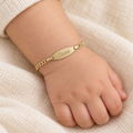 Pulsera Nomeolvides  Barbada con Placa Oval de Oro de 9 Quilates para Bebé