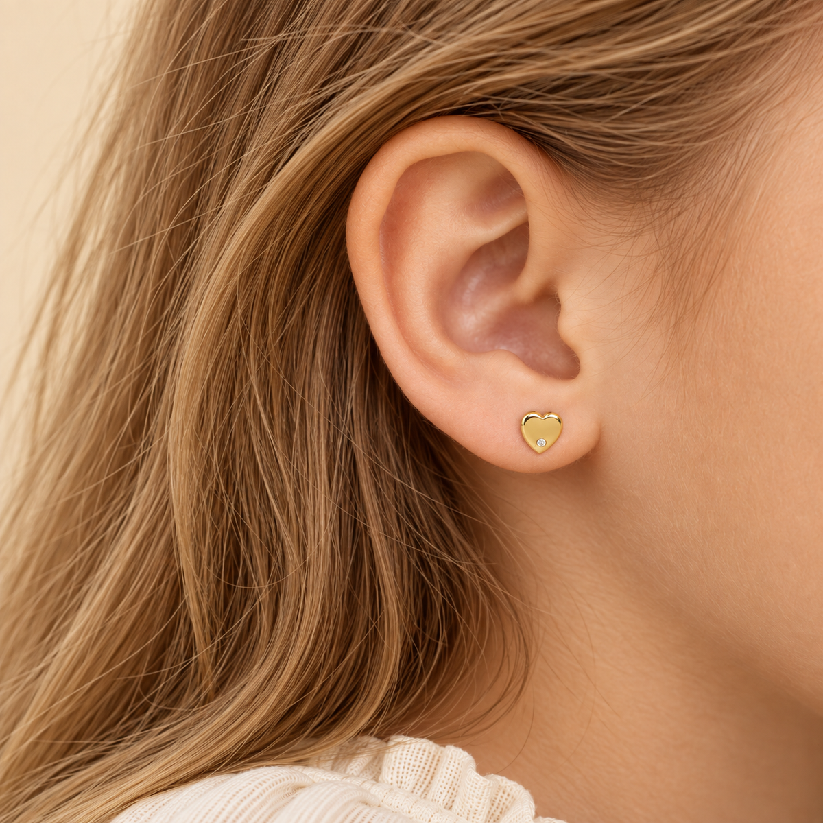 Pendientes Niña Corazón en Oro Amarillo 9 Kilates con Circonita