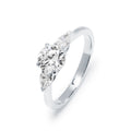 Anillo de Oro de 9 Quilates con Diamantes Creados Talla Pera