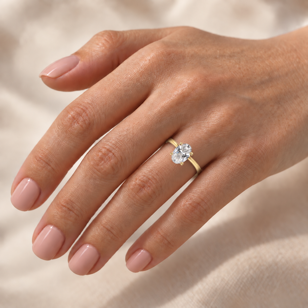 Anillo Solitario con Diamante Oval Creado de 2 Quilates