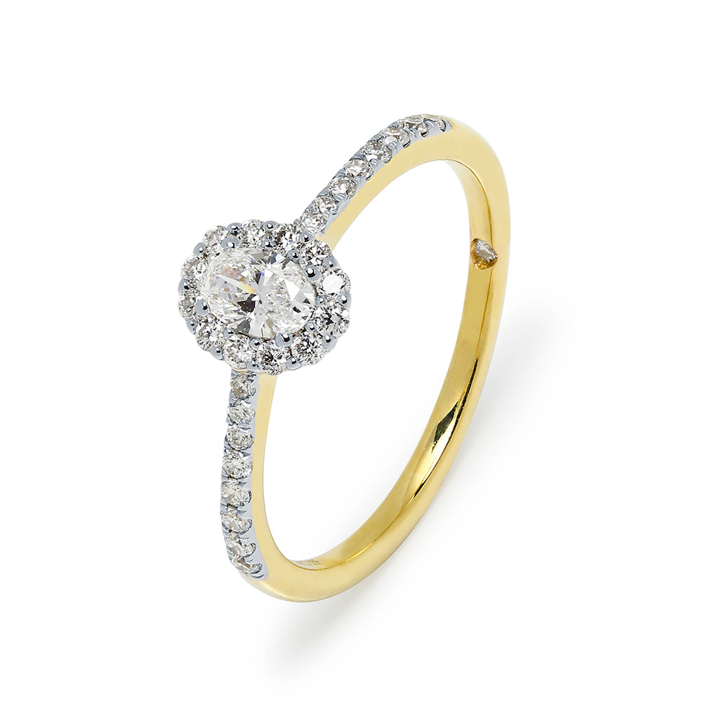 Anillo de Oro de 9 Quilates con Diamante Oval y Brillantes