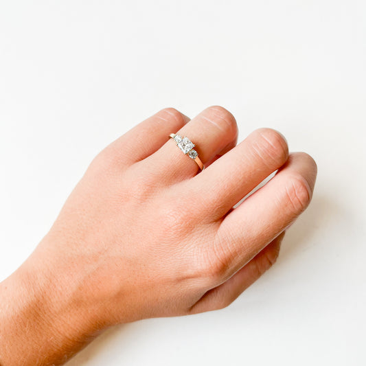 Anillo Maine Diamante Creado 1.01 Quilates en Oro Amarillo 9 Kilates