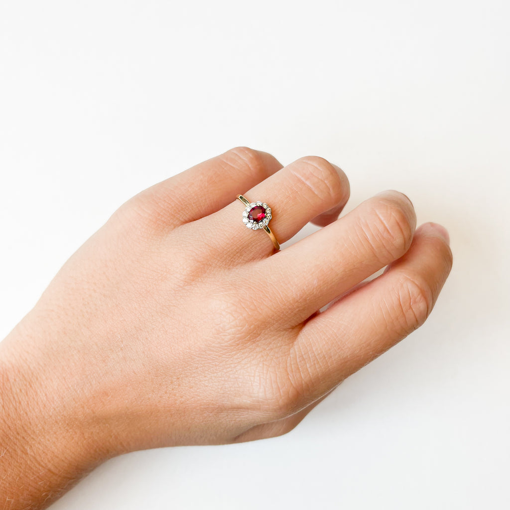 Anillo Rosetón Sylvie de Oro 9K con Rubí y Brillantes