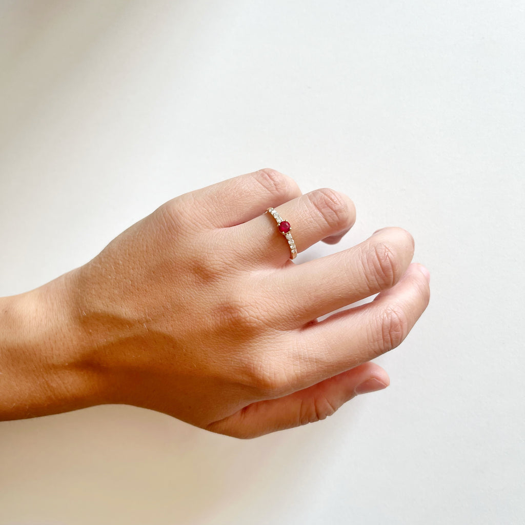 Anillo Inés de Oro 9K con Rubí y Diamantes Creados