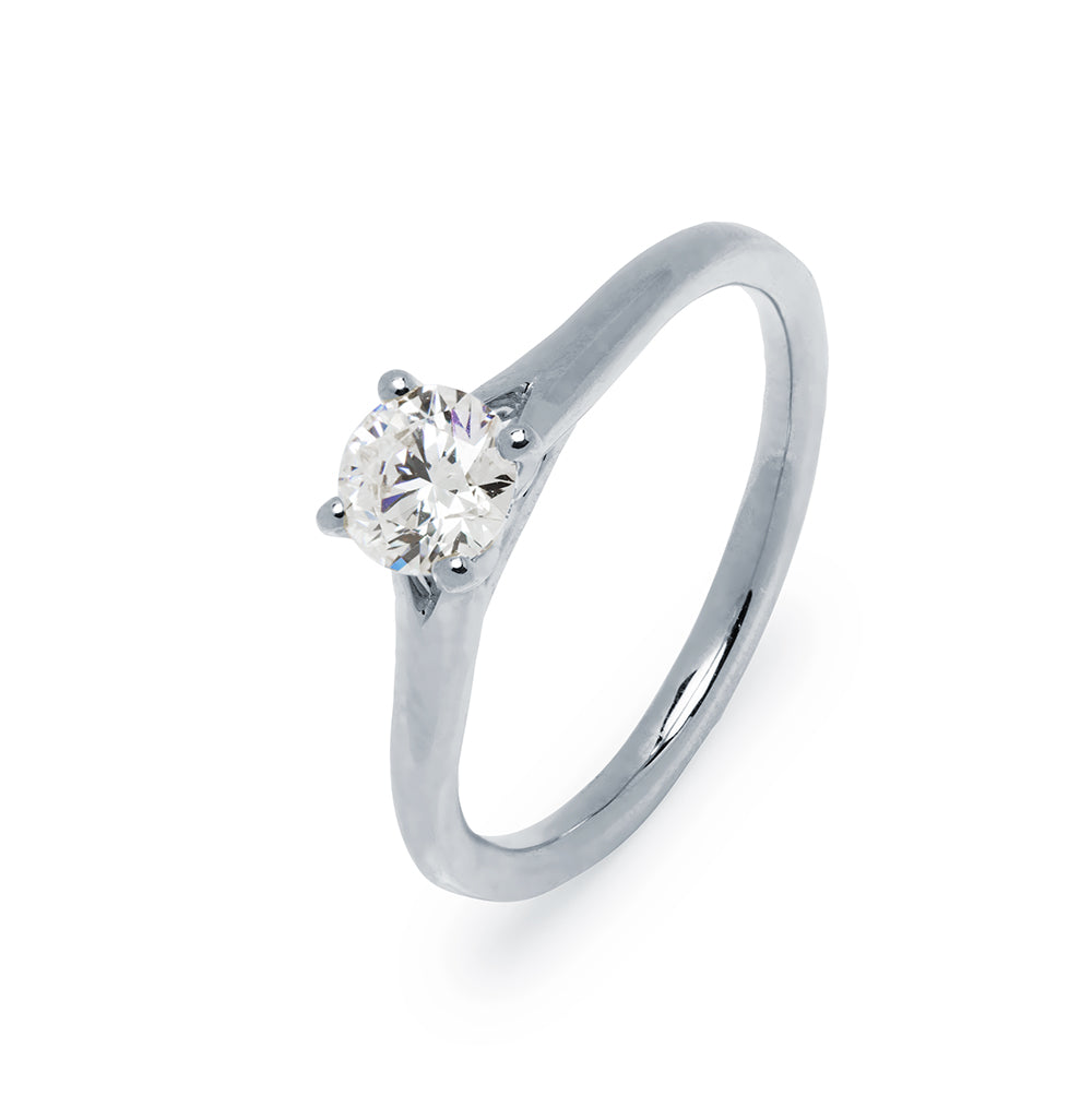 Anillo Solitario Marjorie de Oro Blanco 9K con Diamante