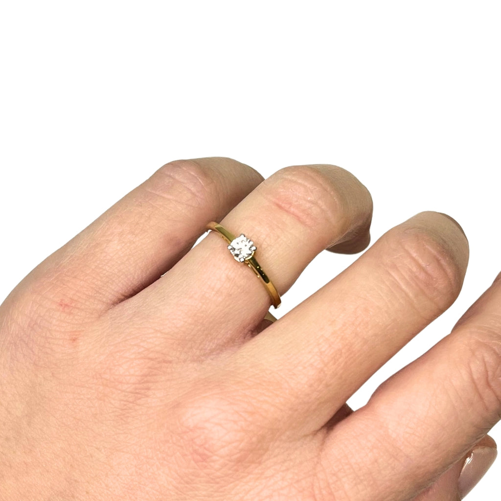 Anillo Solitario con Diamantes Creados en Vermeil