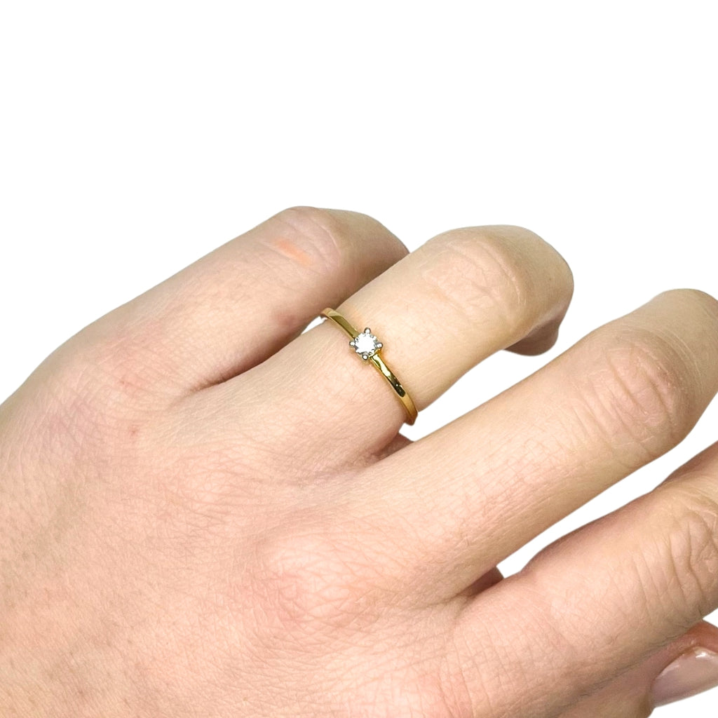 Anillo Solitario con Diamantes Creados en Vermeil