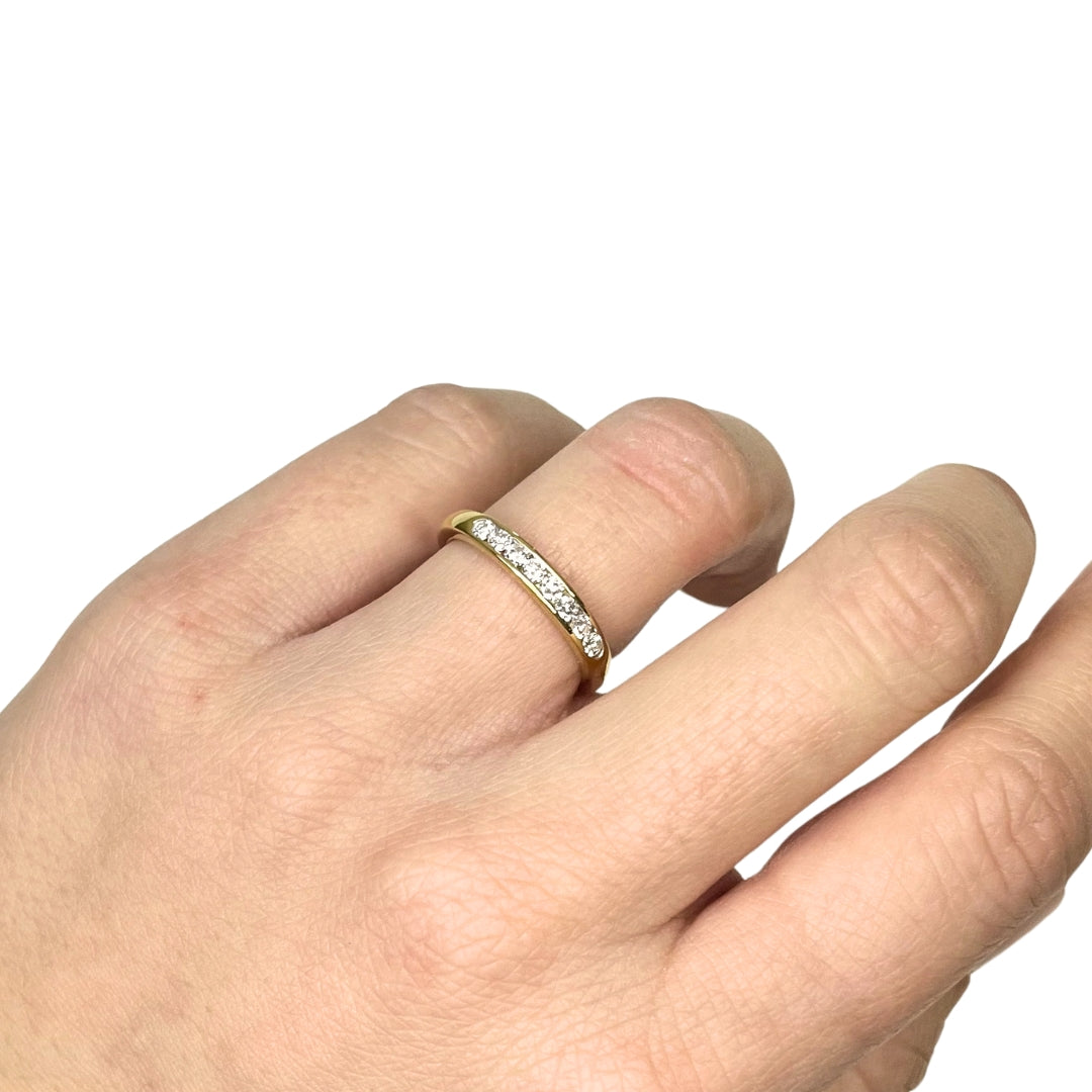 Anillo Media Alianza con Diamantes Creados en Vermeil