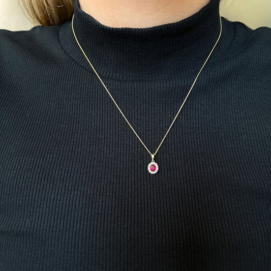 Cadena y Colgante Sian de Rubí y Diamantes Creados en Oro Amarillo