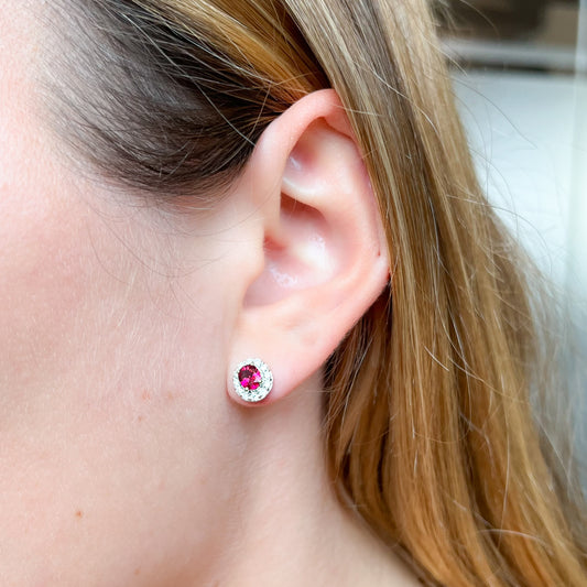 Pendientes Isabeau de Rubí y Diamantes Creados en Oro Amarillo 9 Kilates