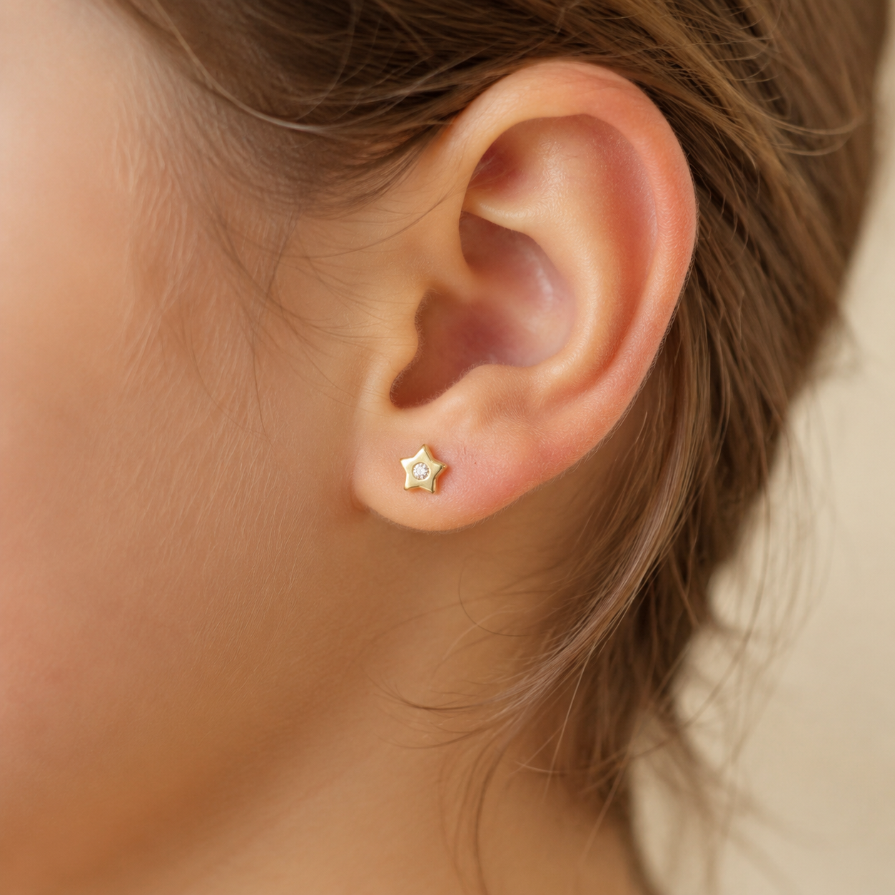 Pendientes Niña Estrella de Oro de 9 Quilates con Diamantes