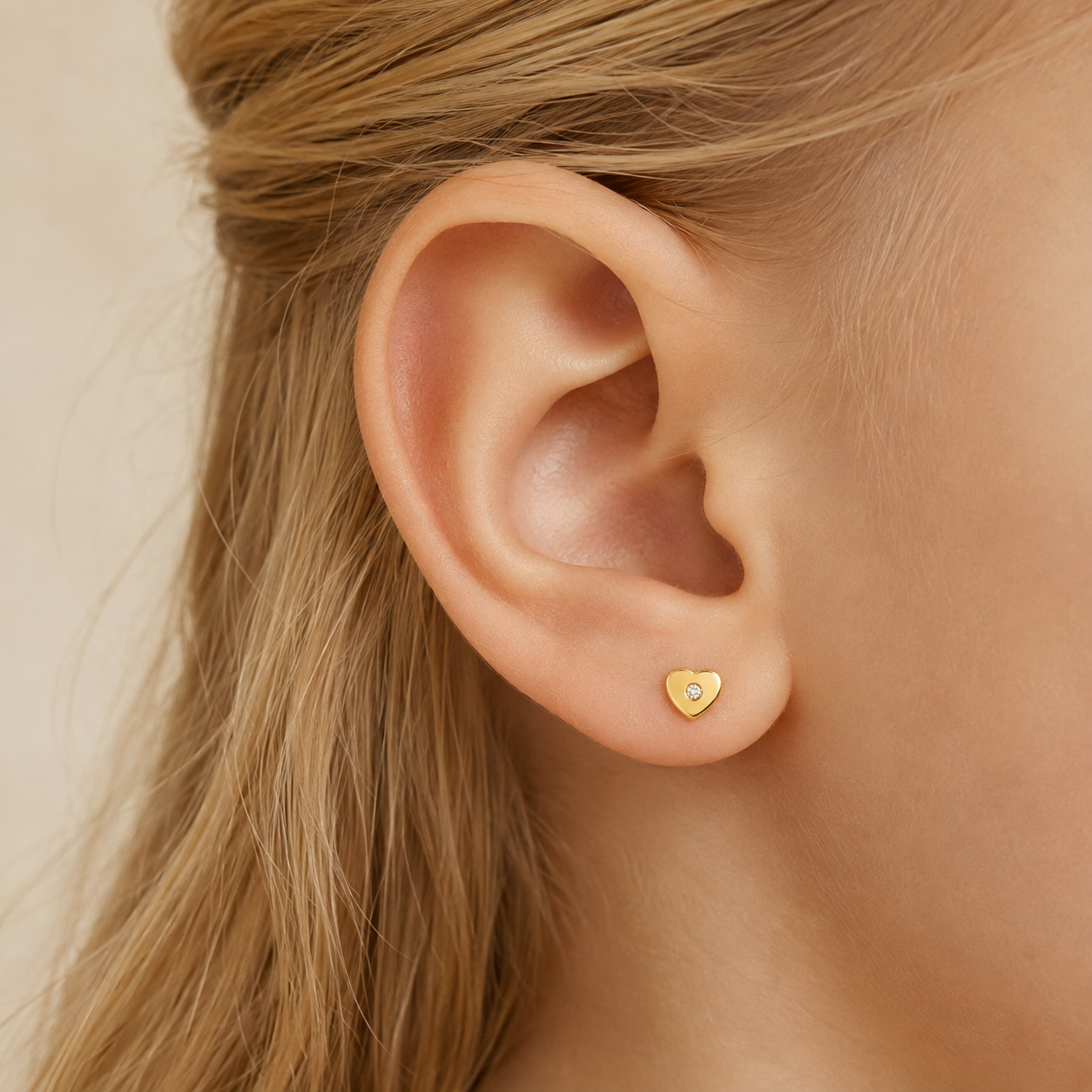 Pendientes Niña Corazón de Oro de 9 Quilates con Diamantes