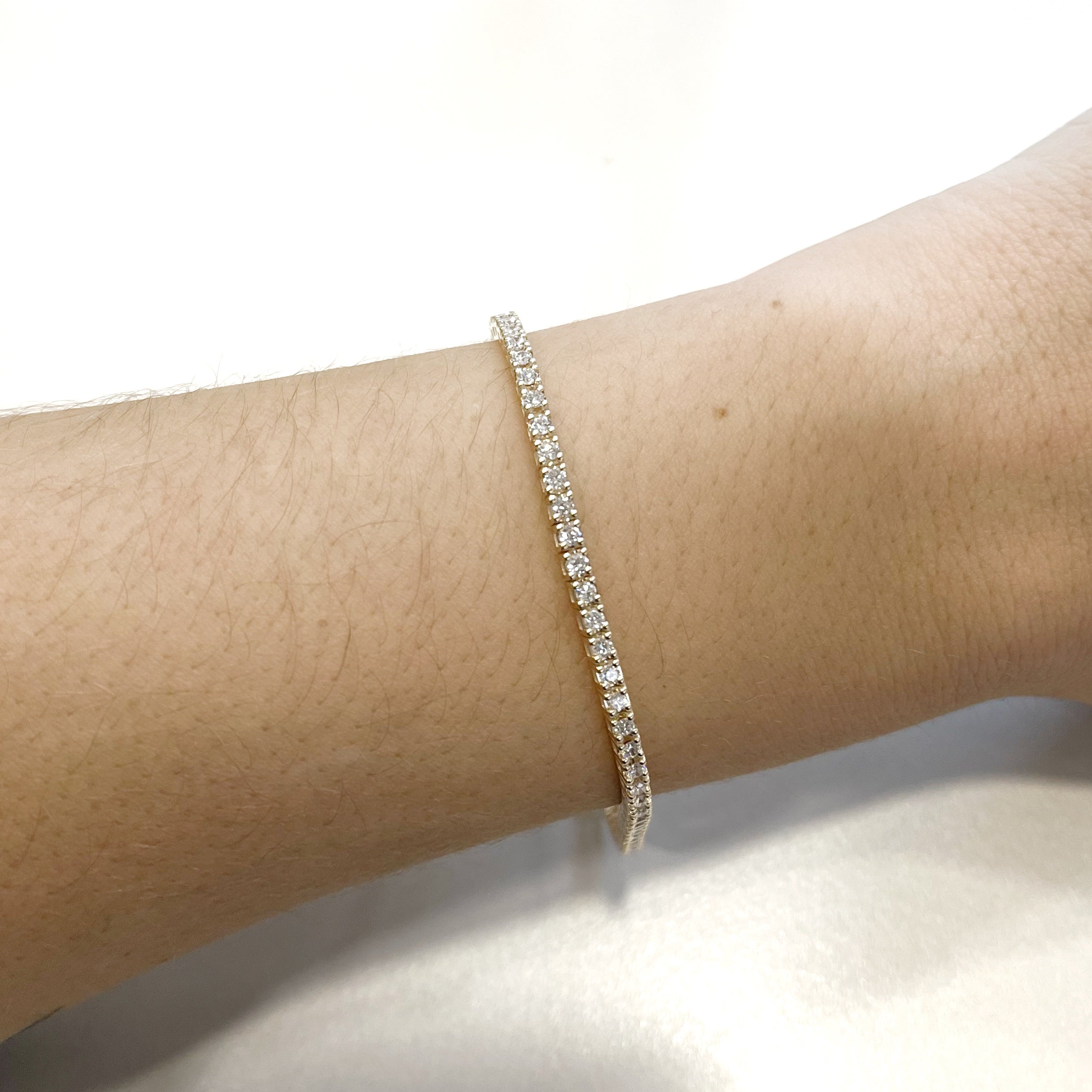 Pulsera de Oro de 9 Quilates con Diamantes Creados